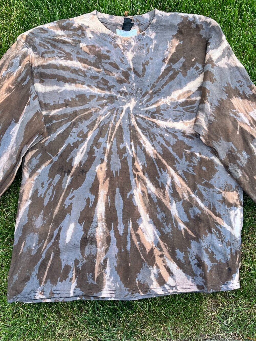 Adult XL Bleach Dye Spiral Long Sleeve Shirt